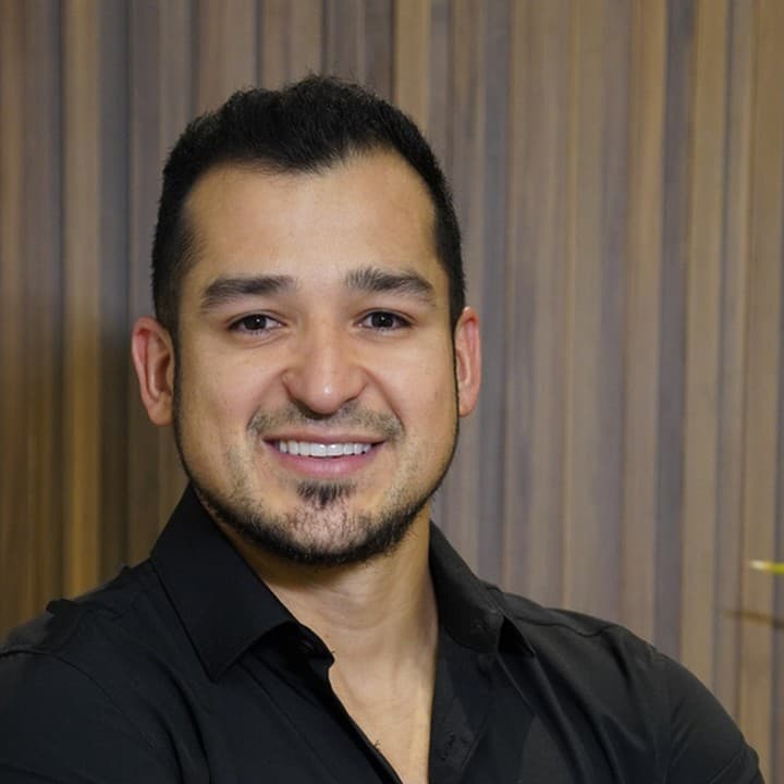 Retrato profissional de Claudemir Barros